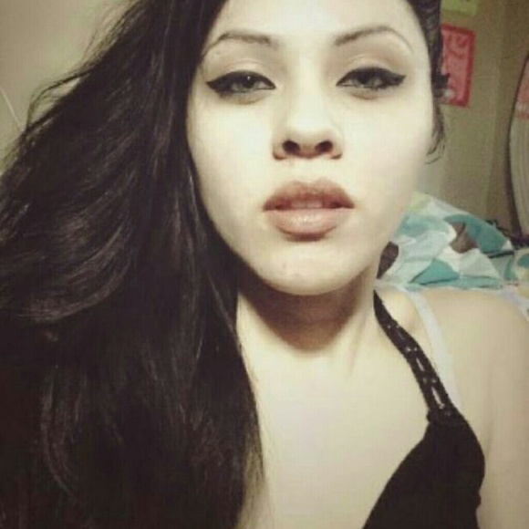 Profile Picture of Crystal Berumen (@berumen1000) on Poshmark