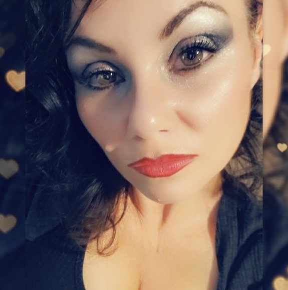 Profile Picture of Asunta Petito (@sunesmiles) on Poshmark