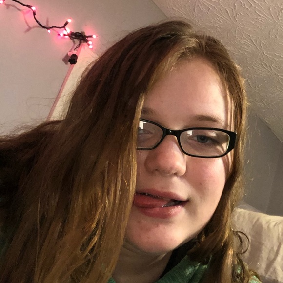 Profile Picture of Kymber Allen (@kymber_allen) on Poshmark