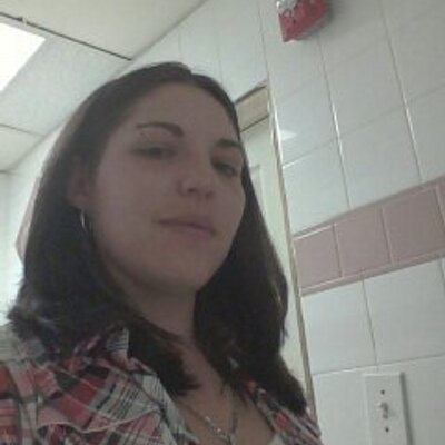 Profile Picture of Jennifer Holloway (@jenny2gunz) on Twitter