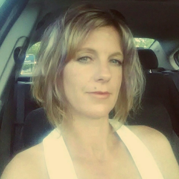 Profile Picture of Kathryn Vannatta (@kathrynvannatta) on Poshmark