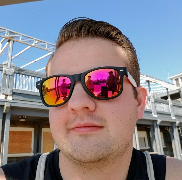 Profile Picture of Austin Williard (@ausuma) on Poshmark