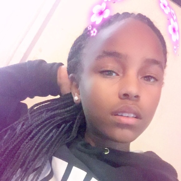 Taylor Cartwright - Poshmark Profile Picture of Taylor Cartwright (@queentaybae05) on Poshmark