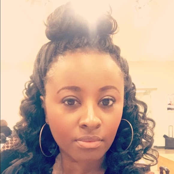 Profile Picture of Sandra Foreman (@arisan06) on Poshmark