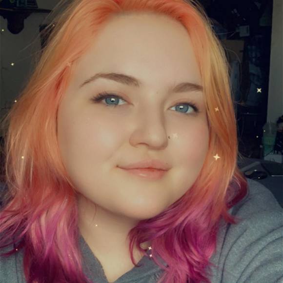 Profile Picture of Jess Walters (@emmilybunny) on Poshmark