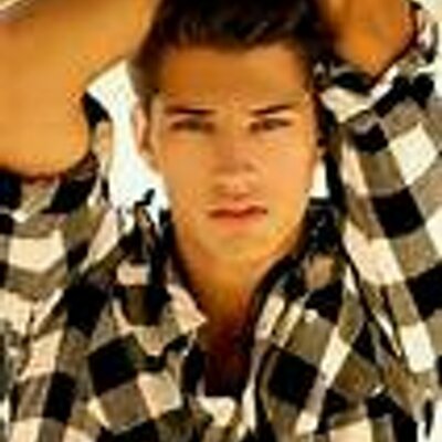 Profile Picture of JuliusTatumRaymondH (@JuliusTatumRH) on Twitter