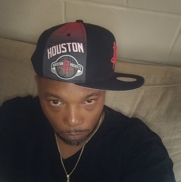 Profile Picture of Ernest Williams (@bige4433) on Poshmark