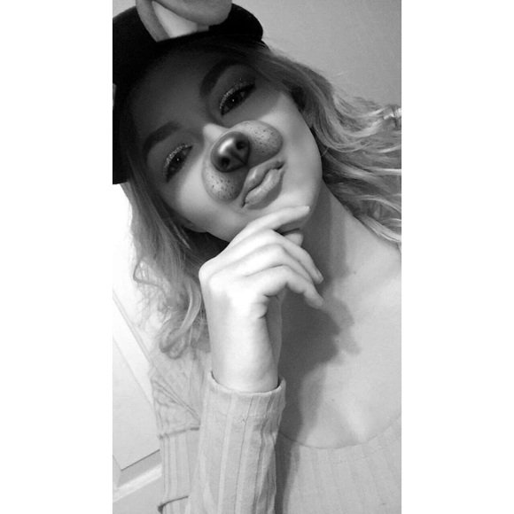 Profile Picture of Amelia Swords (@ameliaswords03) on Poshmark