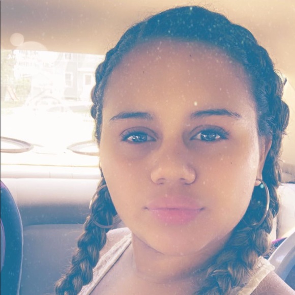 Profile Picture of Jonalys Rivera (@jonalysrivera) on Poshmark