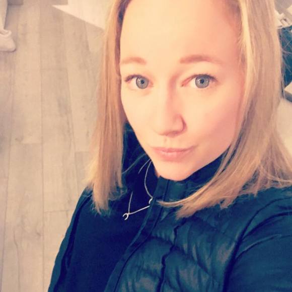 Profile Picture of Marielle Deschner (@marygoestousa) on Poshmark