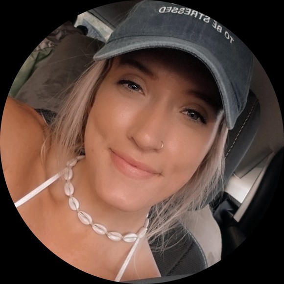 Profile Picture of Jessica Vangelder (@jessicakoch95) on Poshmark