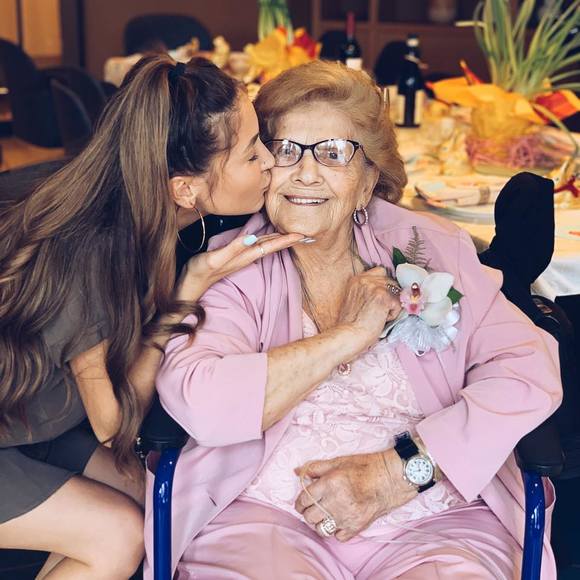 Profile Picture of Juliana Pasquarosa (@julianamariee) on Poshmark