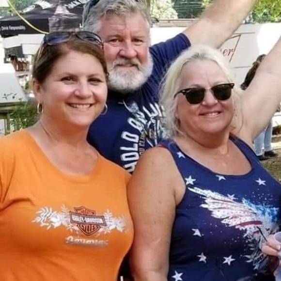 Profile Picture of Aimee Sauvlet barros (@shuttlebus825) on Poshmark