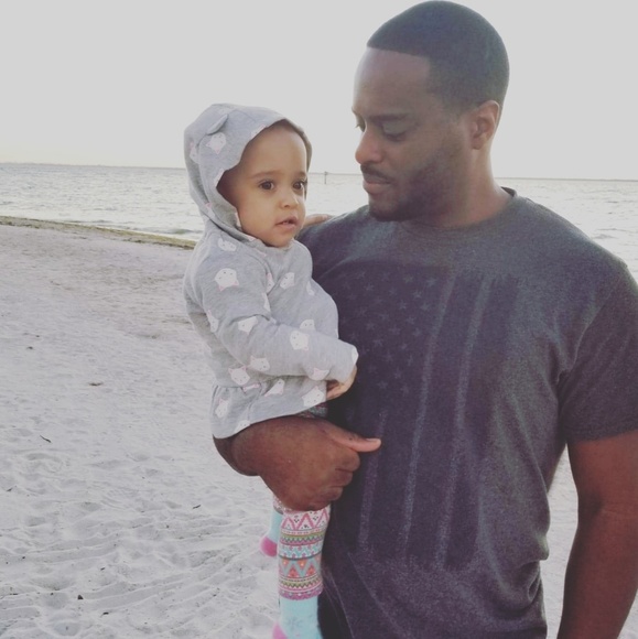 Profile Picture of David Simmons (@kaydencellc) on Poshmark