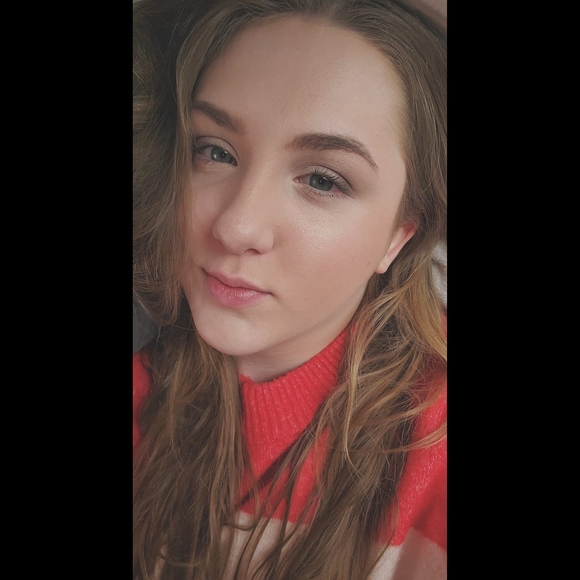 Profile Picture of Kayla Yeazel (@yeazelkayla) on Poshmark