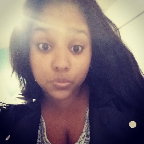 Profile Picture of Anne marie Halla (@a_halla) on Poshmark