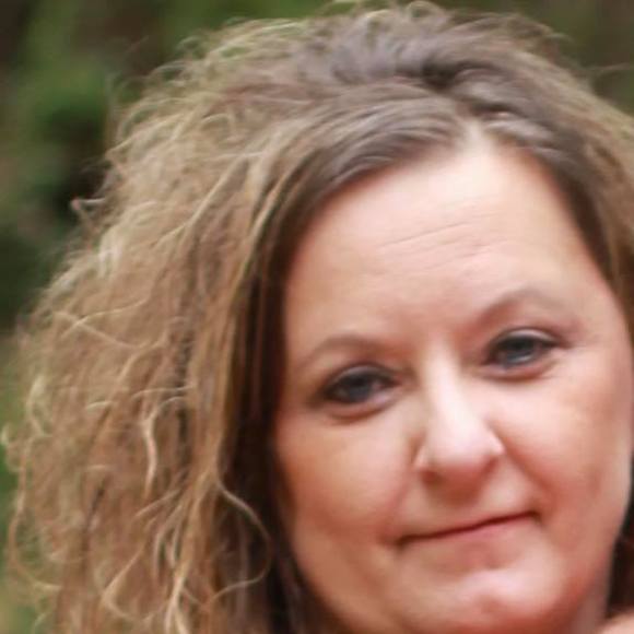 Profile Picture of Lisa Platt (@coots37) on Poshmark