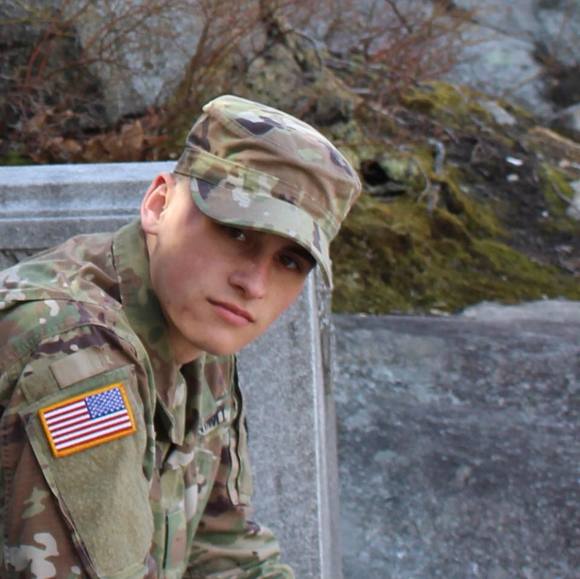 Profile Picture of Alex Yanez (@zanderyeldin) on Poshmark