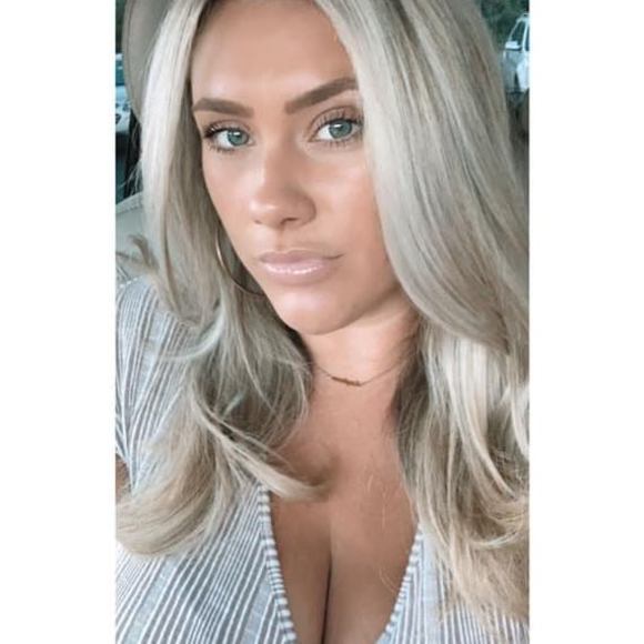 Taylor Shultz - Poshmark Profile Picture of Taylor Shultz (@missellie1998) on Poshmark