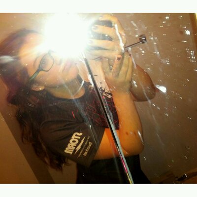 Profile Picture of Desirae Kryvanis (@Desiraeeeeeeee) on Twitter