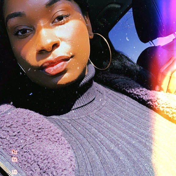 Profile Picture of Jocelyn Sampson (@jocesampson) on Poshmark