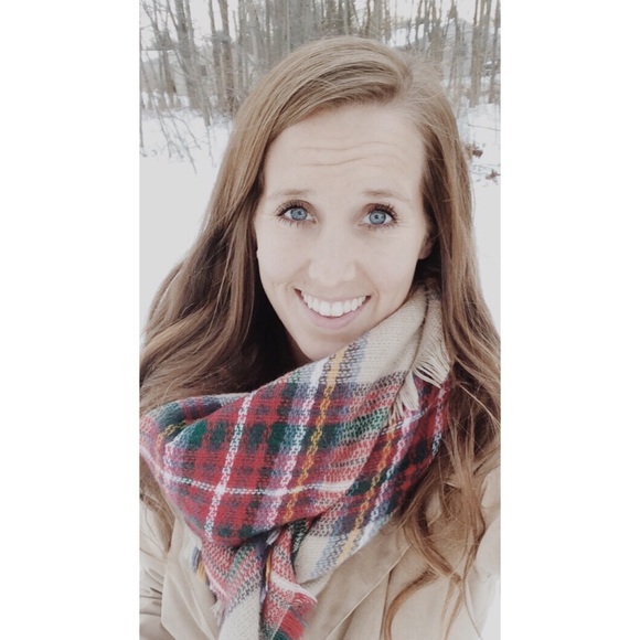 Profile Picture of Jenna Kuipers (@jennaleek) on Poshmark