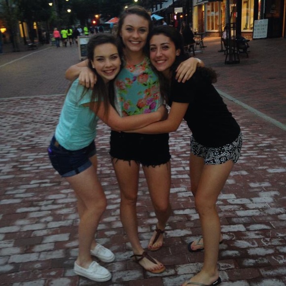 Profile Picture of Morgan Luibrand (@morganlui98) on Poshmark