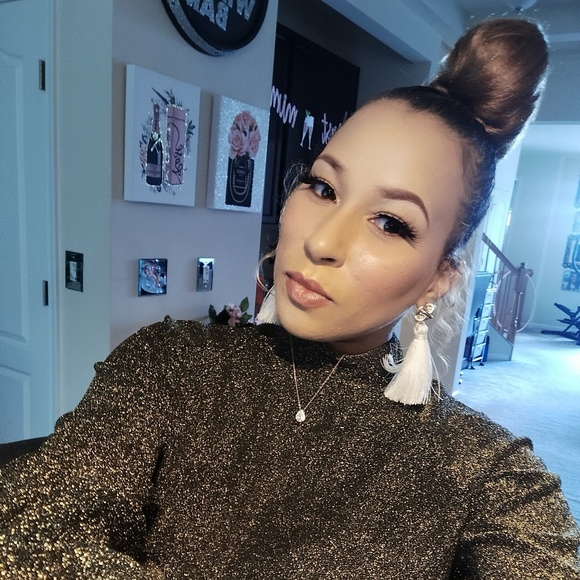 Profile Picture of Crystal Baker (@soon2babaker) on Poshmark