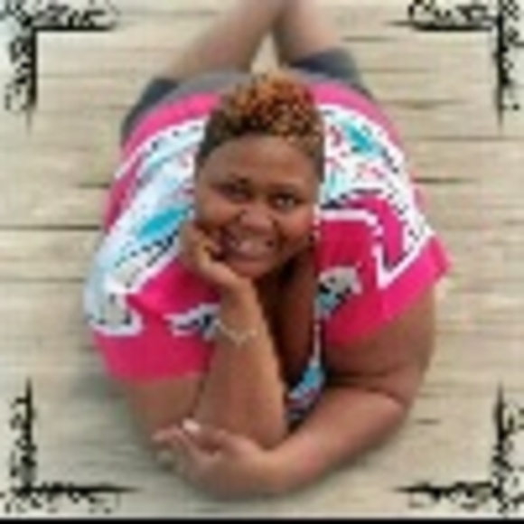 Profile Picture of April Goss (@msgoss2u) on Poshmark