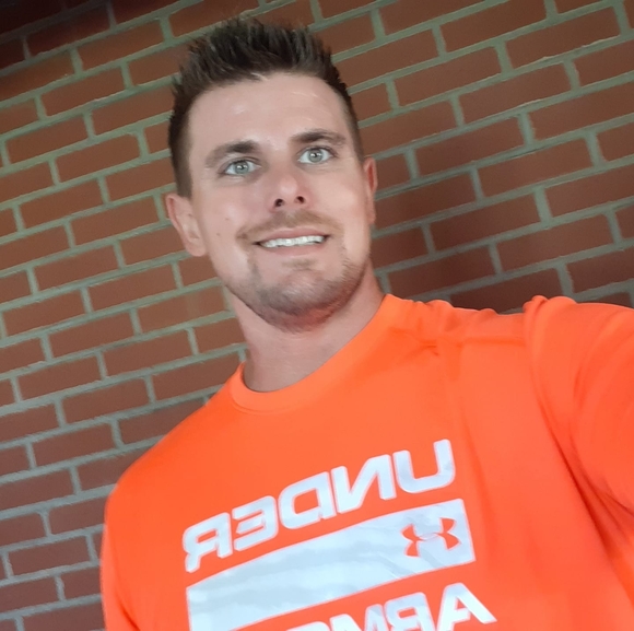 Profile Picture of Bradley Bell (@bwbell2791) on Poshmark