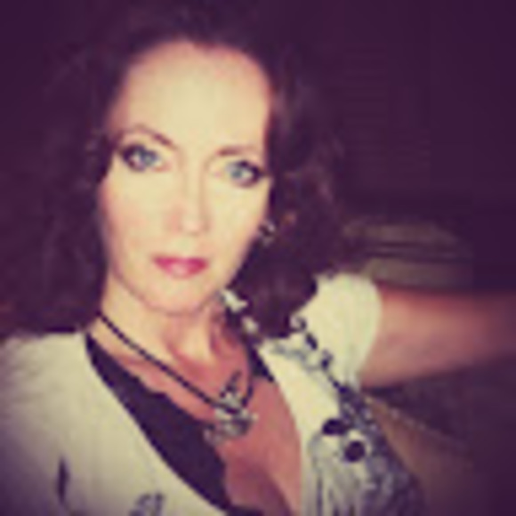 Profile Picture of Kimberly Quinn (@lilydawn526) on Poshmark