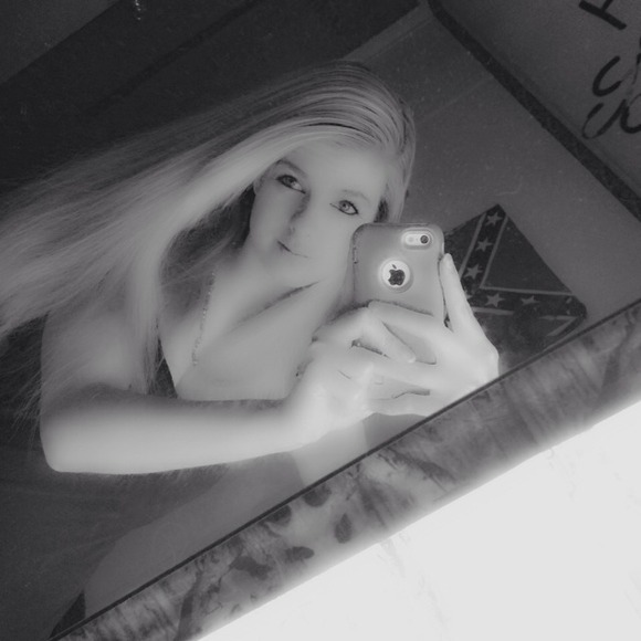 Profile Picture of Melissa Bowkley (@kountrygal) on Poshmark