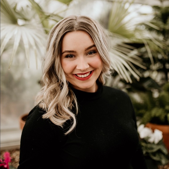 Profile Picture of Logan Vowels (@loganvowels) on Poshmark