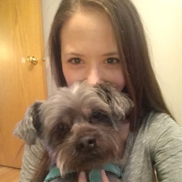 Profile Picture of Amy Pastorius (@amyroseyo) on Poshmark
