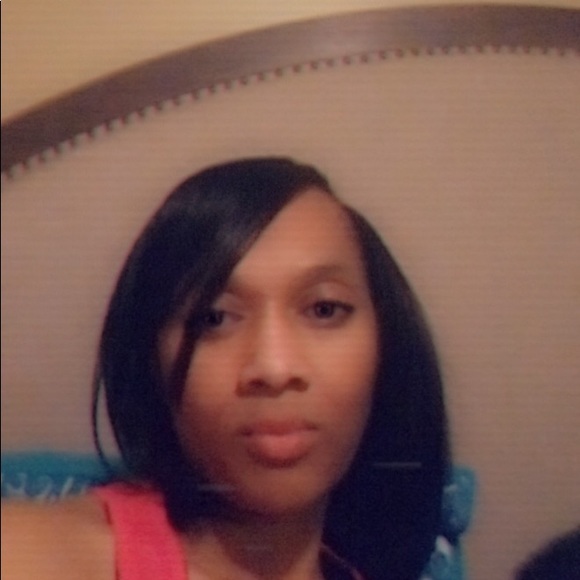 Profile Picture of Niquette Leflore (@nieceyl517) on Poshmark