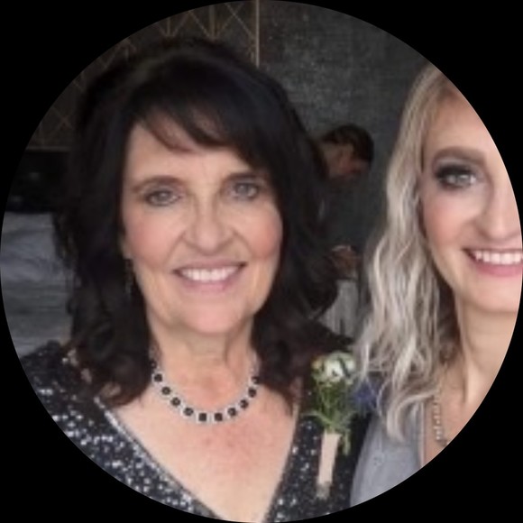 Profile Picture of Cheri Breitling (@cherib80) on Poshmark