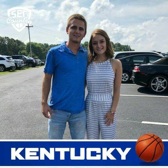 Profile Picture of Cindy Travis (@tan131918) on Poshmark