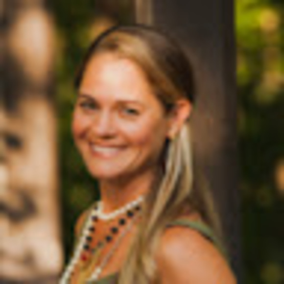 Profile Picture of April Warhola (@warholaae) on Poshmark