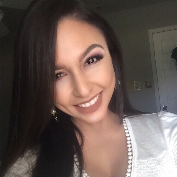 Profile Picture of Ariel Alvarado (@aalvarado253) on Poshmark