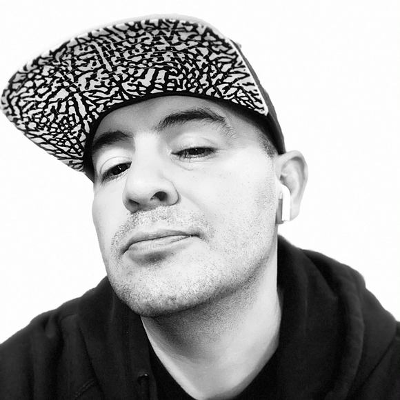 Profile Picture of Tim Vaughn (@timrenovaughn) on Poshmark