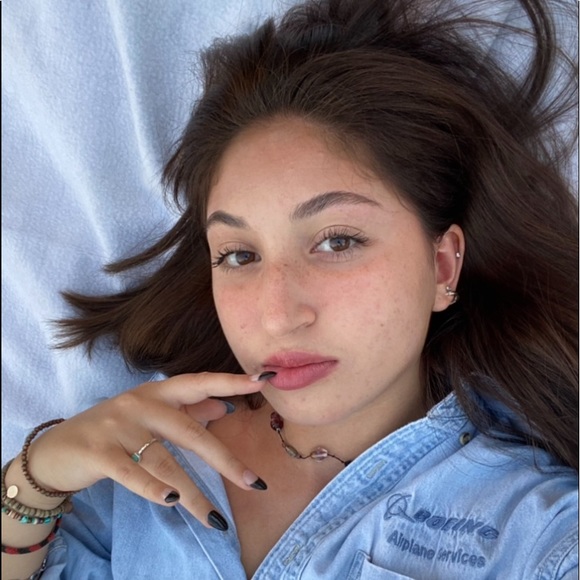 Profile Picture of Taryn Meyers (@tarynmariee4) on Poshmark