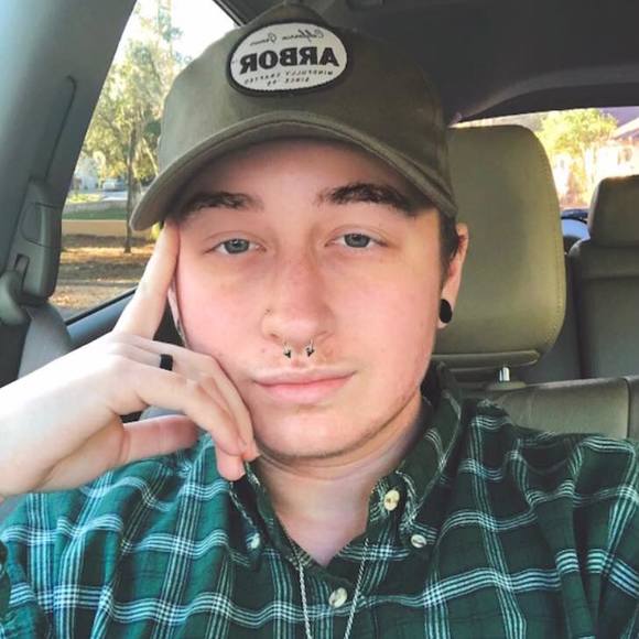 Profile Picture of Kylara Stossel (@gaylynces) on Poshmark