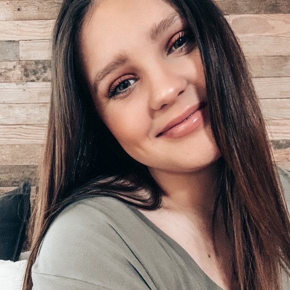 Profile Picture of Codee Baker (@codee_baker) on Poshmark