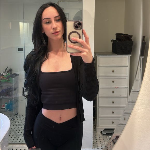 Profile Picture of Olivia Macgillivray (@fittwithliv) on Poshmark