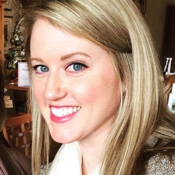 Profile Picture of Erin Denlea (@erindenlea) on Poshmark