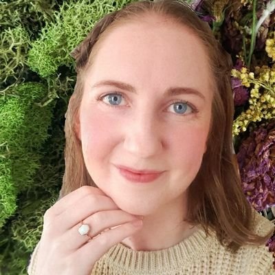 Profile Picture of Mel | Green Witch 🌿 (@witchofwillowss) on Twitter