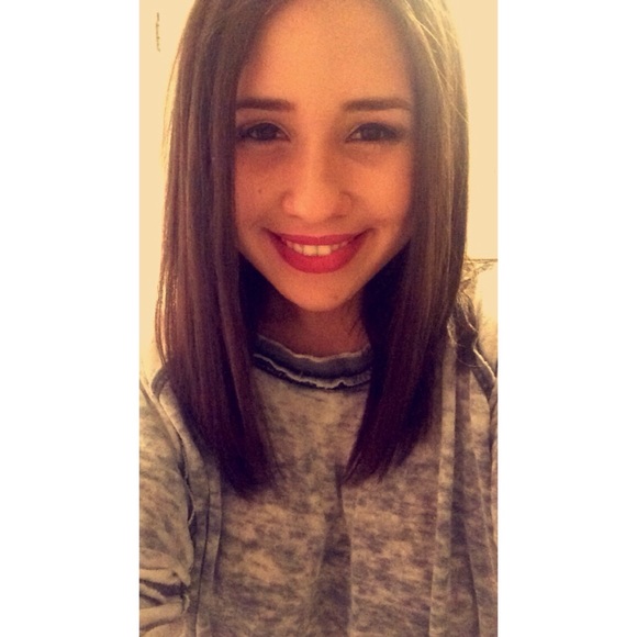Profile Picture of Jessica Trelles (@trellesj) on Poshmark