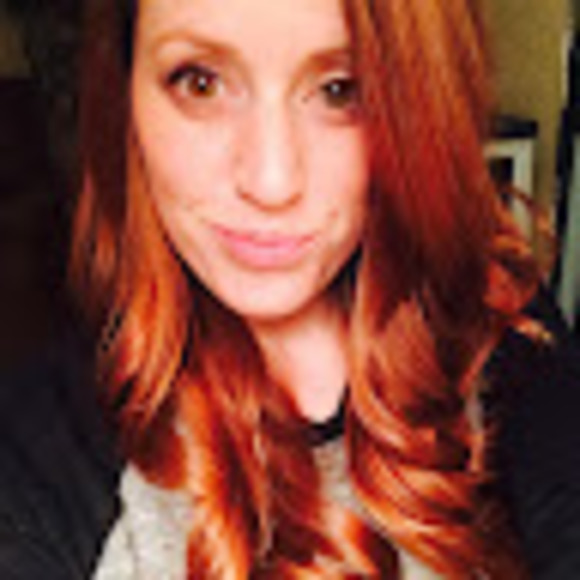 Profile Picture of Alexandria Winfield (@allywinfield) on Poshmark