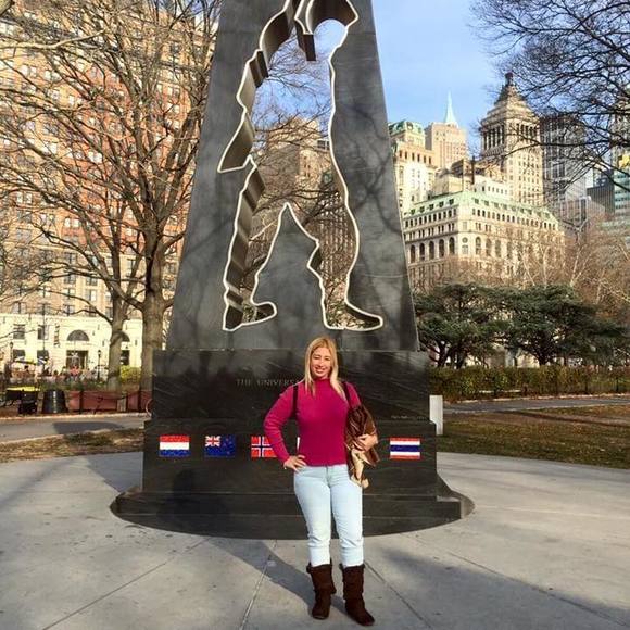 Profile Picture of Lola Lola (@nicoleyjan) on Poshmark