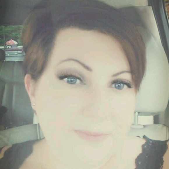 Profile Picture of Jess Gouge (@jgouge) on Poshmark